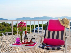 Property grounds - Holiday home Zdravko, (11560), Brsecine, hr (Brsecine)