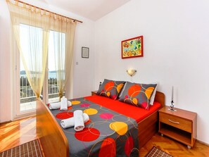 5 bedrooms, iron/ironing board, Internet, bed sheets - Holiday home Zdravko, (11560), Brsecine, hr (Brsecine)