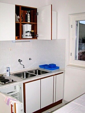 Private kitchen - Apartments Ljiljana, (13240), Okrug Gornji, hr (Okrug Gornji)