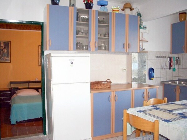 Refrigerador, horno, lavavajillas, tostadora