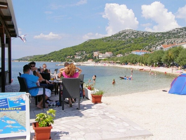 On the beach - Apartment Marijana, (11863), Seget Vranjic, hr (Seget Vranjic)