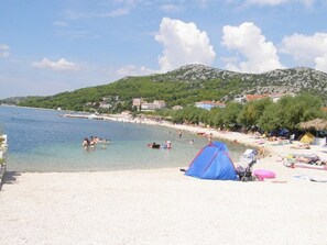 On the beach - Apartment Marijana, (11863), Seget Vranjic, hr (Seget Vranjic)