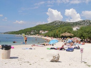 On the beach - Apartment Marijana, (11863), Seget Vranjic, hr (Seget Vranjic)