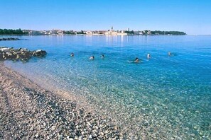 Beach nearby - Apartments Zrinka, (13636), Porec, hr (Porec)