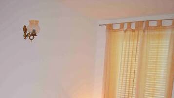 2 dormitorios, tabla de planchar con plancha, Internet y ropa de cama