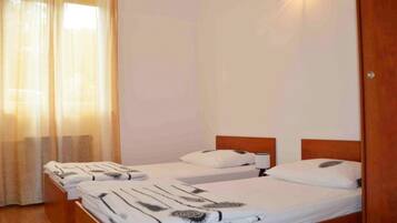 2 bedrooms, iron/ironing board, internet, bed sheets