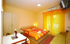 1 多间卧室、上网接入、床单