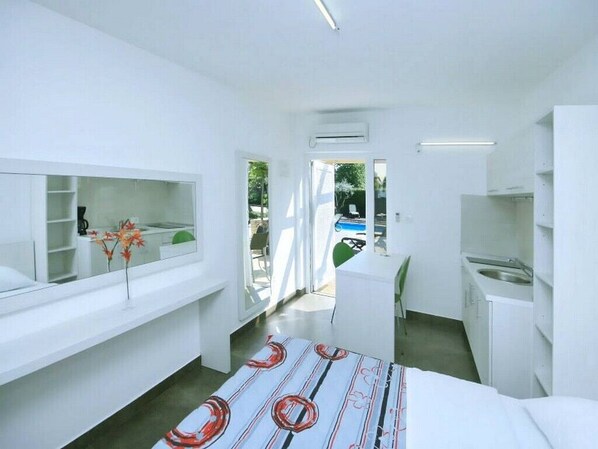 1 bedroom, internet, bed sheets - Apartments Elio, (14476), Umag, hr (Umag)