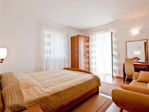 1 bedroom, internet, bed sheets