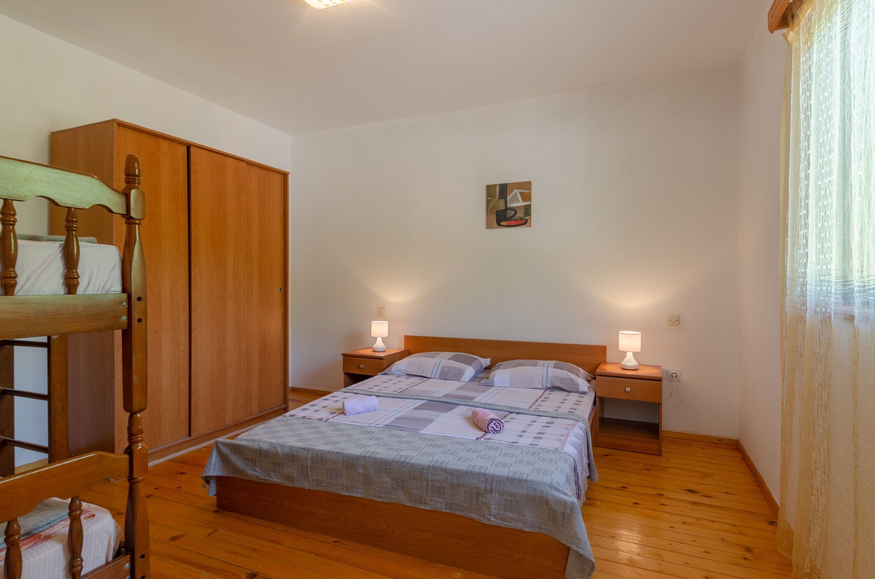 1 bedroom, internet, bed sheets