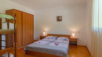 1 bedroom, internet, bed sheets