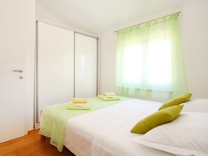 2 bedrooms, Internet, bed sheets