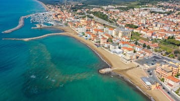 Una spiaggia nelle vicinanze