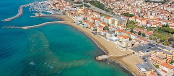 Fantastique appartement de trois chambres face Ă la mer, Ă 30 mĂštres de la plage