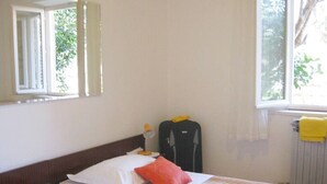 1 chambre, accès Internet, draps fournis
