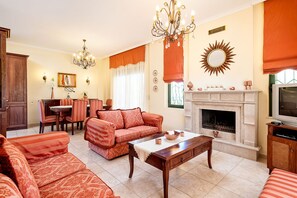 TV, fireplace