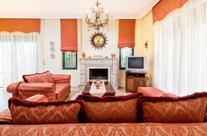 Télévision, cheminée