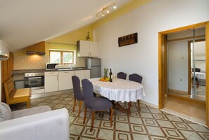 Dining - Apartments Marija, (13470), Brna, hr (Brna)