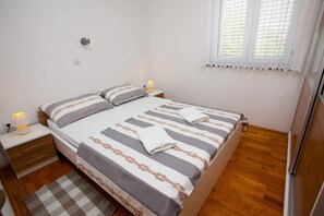 2 habitaciones, acceso a internet y ropa de cama