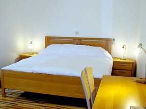 1 quarto, acesso à internet, roupa de cama