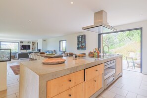 Réfrigérateur, micro-ondes, four, lave-vaisselle