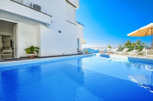 AMORE RENTALS - Villa Terri with Sea View, Private Pool, Direct Sea Access and Parking