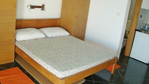 1 bedroom, internet, bed sheets - Apartments Ante, (11861), Vinišće, hr (Vinišće)