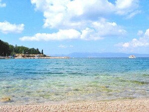 Una spiaggia nelle vicinanze
