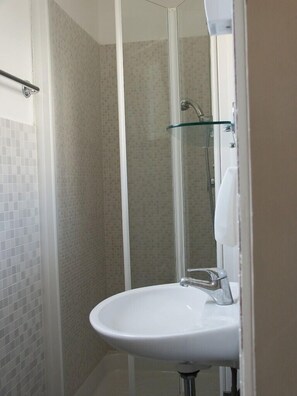 Shower - Apartments Nika, (14468), Umag, hr (Umag)