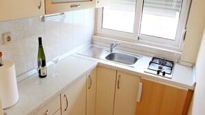 Private kitchen - Apartments Nedjeljka, (12754), Pag, hr (Pag)