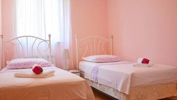 3 camere, accesso a Internet, lenzuola