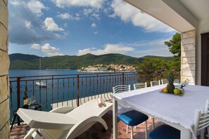 تناول الطعام بالخارج