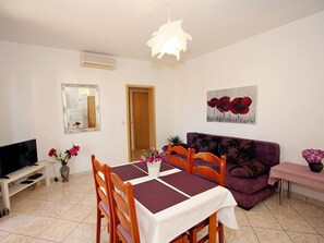 TV, DVD player - Apartments Mara, (12241), Supetar, hr (Supetar)
