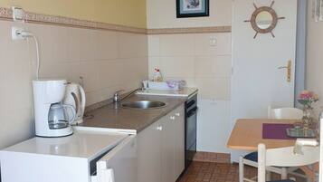 Kühlschrank, Kochgeschirr/Geschirr/Besteck