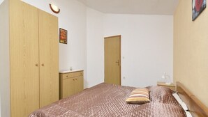 1 bedroom, internet, bed sheets - Apartments Ana, (13810), Baška Voda, hr (Baška Voda)