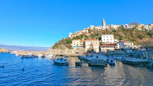 Marina - Holiday home Igor, (15927), Kras, hr (Kras)