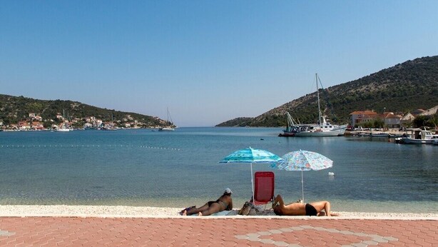 Beach nearby - Apartments Ante, (13876), Vinišce, hr (Vinišce)