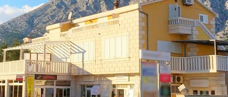 Third-party on-site parking