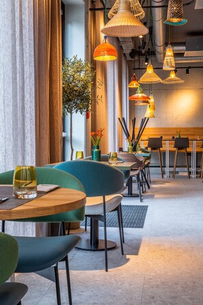 Bar (on property) - Hilton Garden Inn Mannheim (Mannheim)