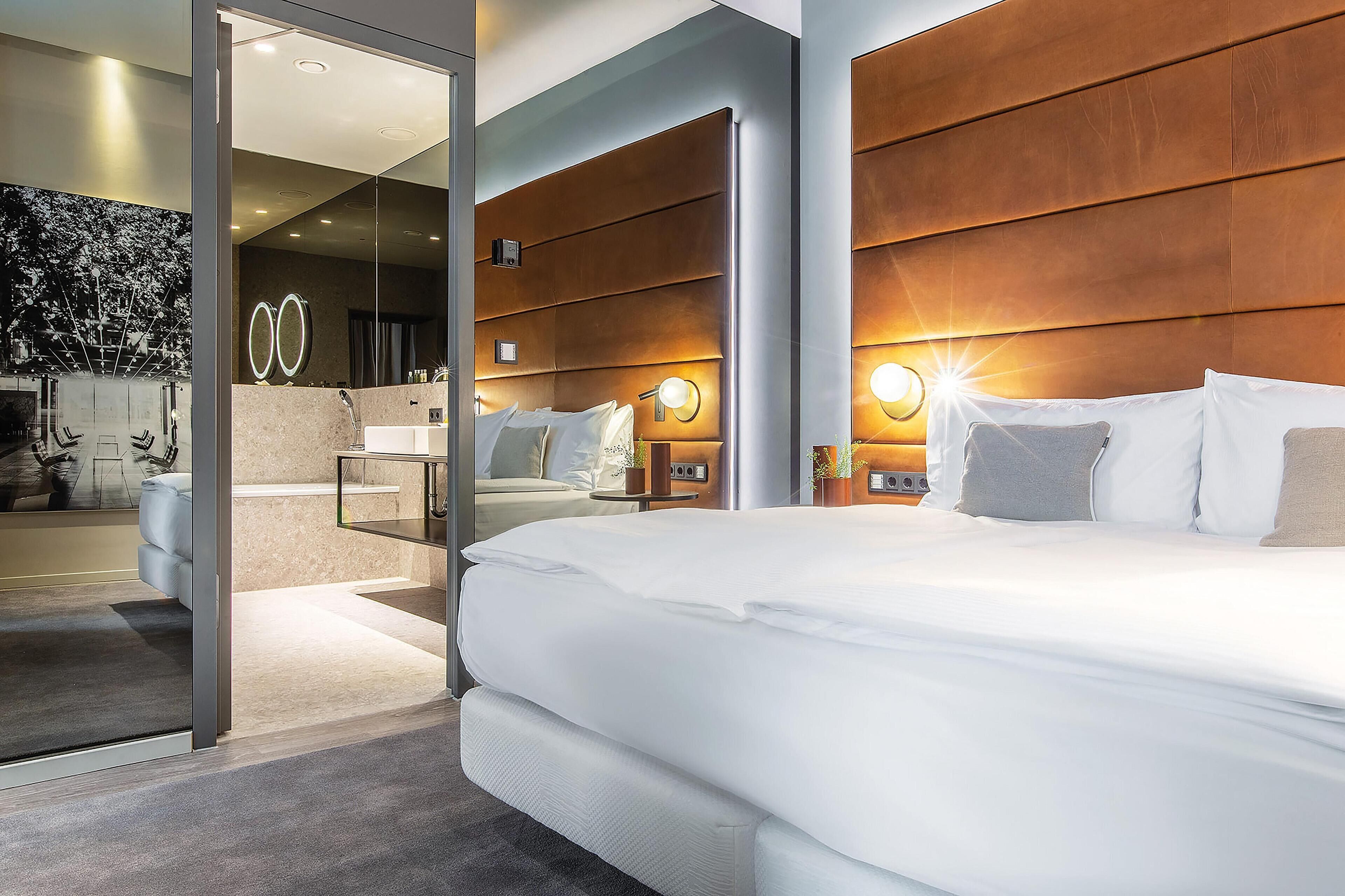 Junior-Suite, 1 King-Bett | Allergikerbettwaren, Daunenbettdecken, Zimmersafe, Schreibtisch