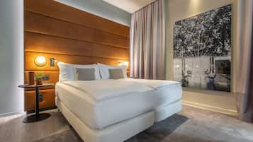 Junior Suite, 1 King Bed | Hypo-allergenic bedding, down duvets, in-room safe, desk
