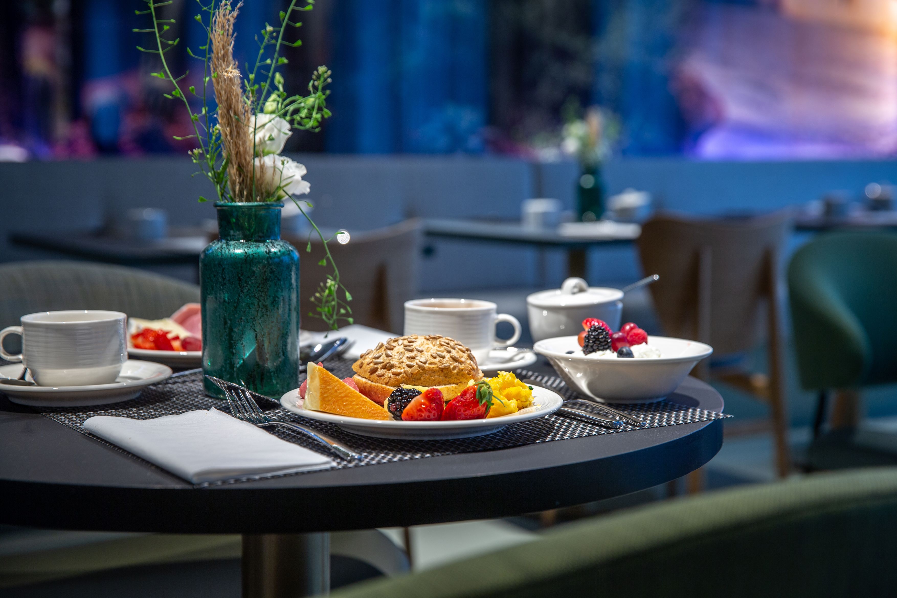 Tägliches Frühstücksbuffet (25 EUR pro Person)