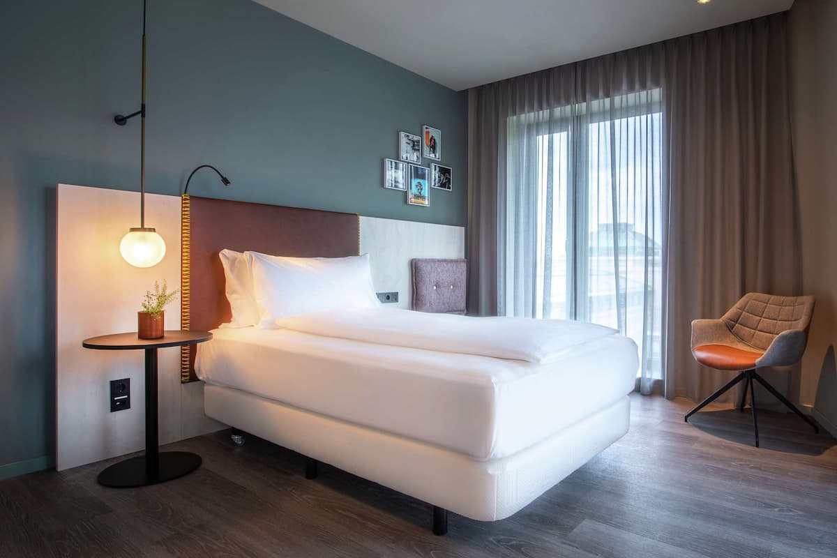 Room, 1 Queen Bed, Accessible