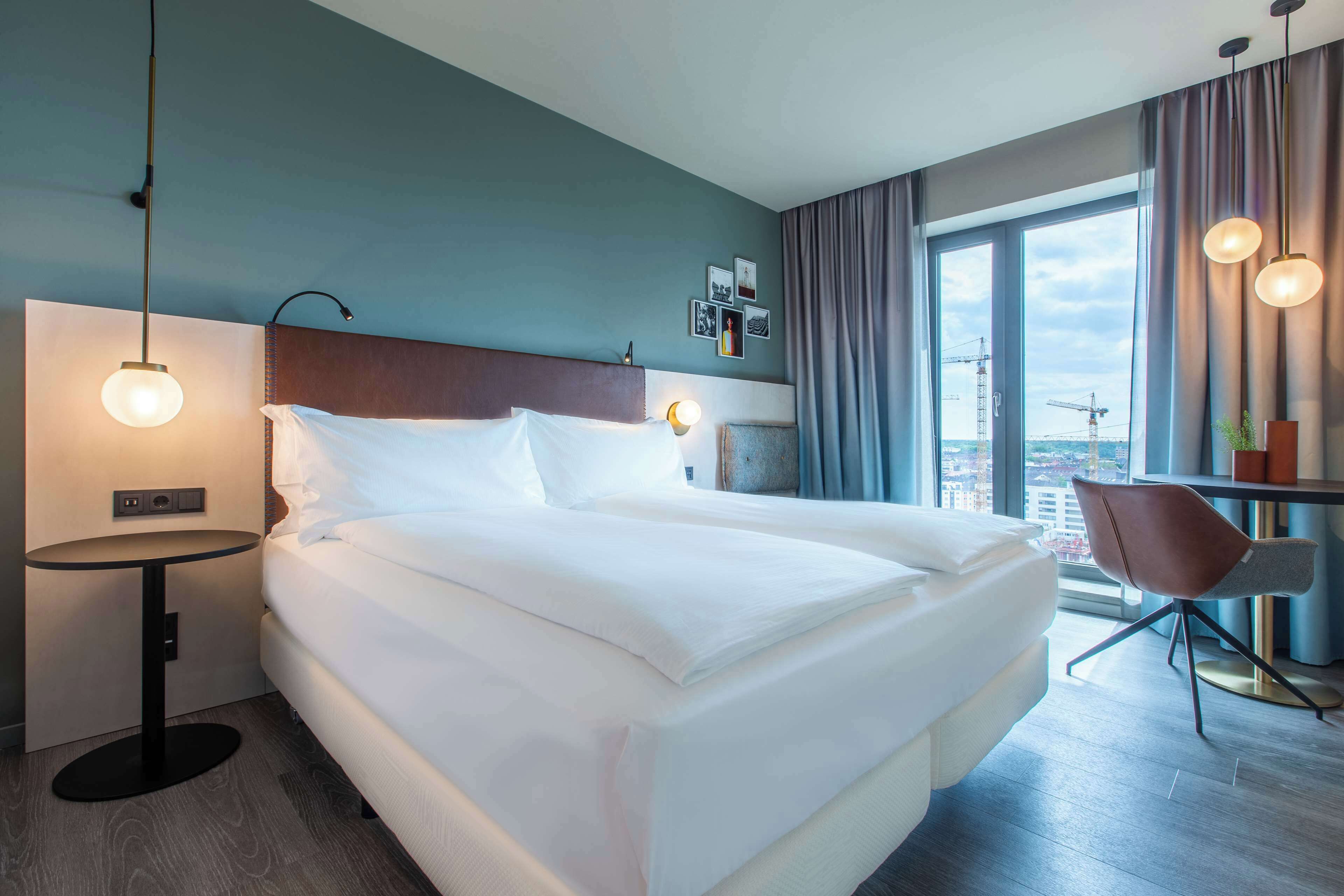 Allergikerbettwaren, Daunenbettdecken, Zimmersafe, Schreibtisch