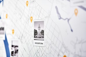 Allergiatestatut vuodevaatteet, untuvapeitot, tallelokero huoneessa