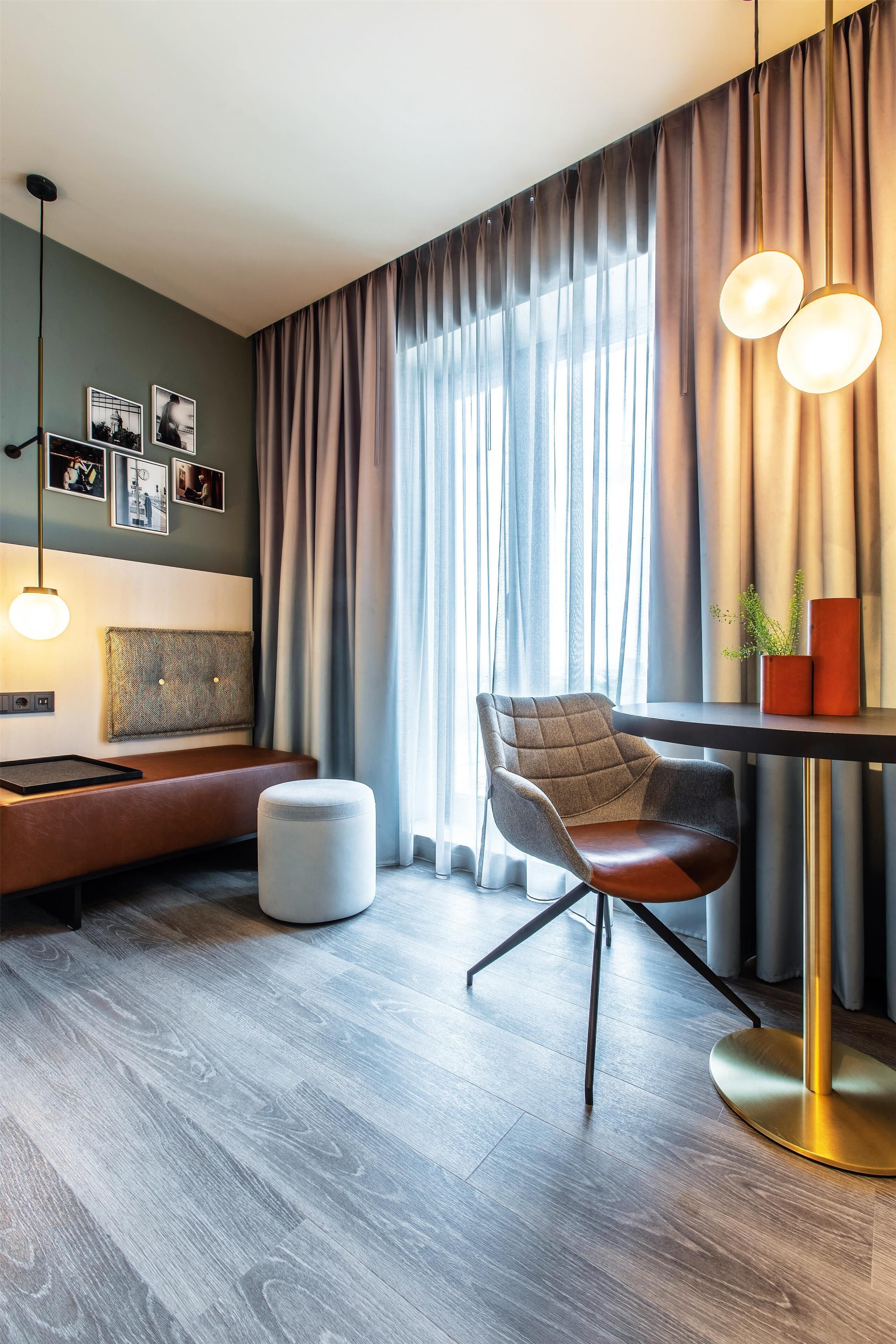 Deluxe-huone, 2 yhden hengen sänkyä | Oleskelualue | LCD-televisio