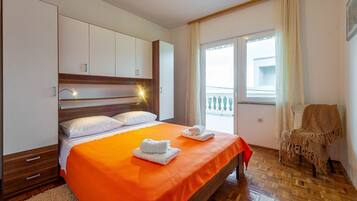 1 bedroom, internet, bed sheets