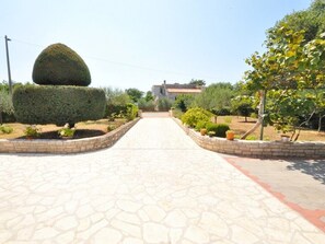 Property grounds - Apartments Majda, (15047), Umag, hr (Umag)