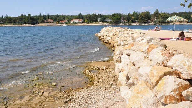 Beach nearby - Apartments Majda, (15047), Umag, hr (Umag)