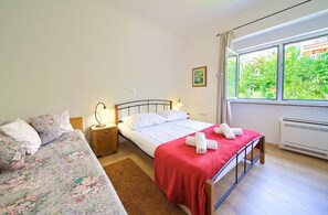 3 bedrooms, iron/ironing board, Internet, bed sheets - Holiday home Anton, (14595), Crikvenica, hr (Crikvenica)